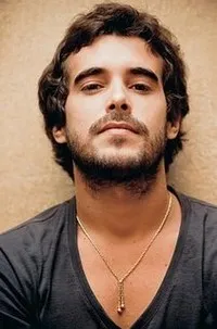 영화배우인 니콜라스 카브레의 대표 이미지