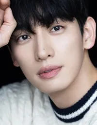 탤런트인 윤박의 대표 이미지