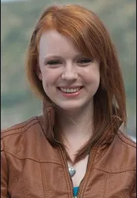 영화배우인 카티 코스니의 대표 이미지