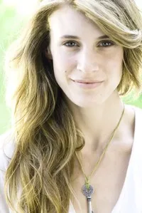 영화배우인 에린 해먼드의 대표 이미지