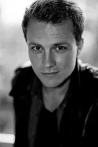 영화배우인 로비 쉬나시의 대표 이미지