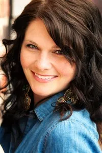 영화배우인 케이틀린 니콜-토마스의 대표 이미지