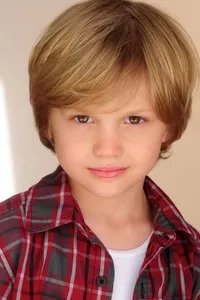 영화배우인 메이슨 맥널티의 대표 이미지