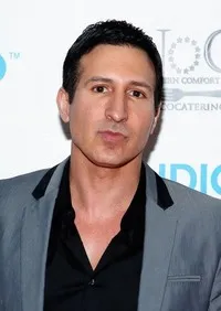 영화배우인 윌리엄 디메오의 대표 이미지