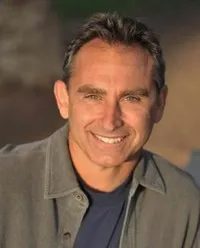 영화배우인 브루스 마키아노의 대표 이미지