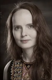 영화배우인 케르스티 헤인루의 대표 이미지