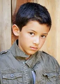 영화배우인 루크 가날론의 대표 이미지