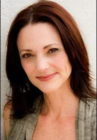 영화배우인 레베카 라인스의 대표 이미지