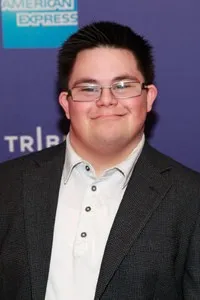 영화배우인 이삭 레이바의 대표 이미지