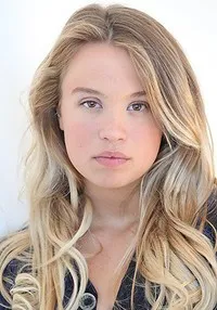 영화배우인 에비 톰슨의 대표 이미지