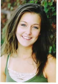 영화배우인 에밀리 월레스의 대표 이미지