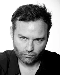 영화배우인 브래드 무어의 대표 이미지