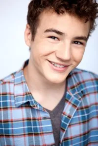 영화배우인 파커 맥의 대표 이미지