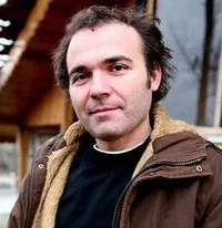 영화배우인 엔긴 귄나이딘의 대표 이미지