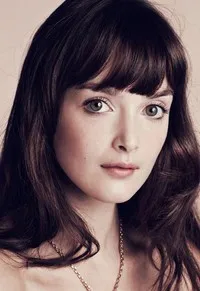 영화배우인 샬롯 르 본의 대표 이미지