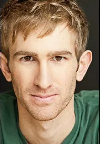 영화배우인 덴버 밀로드의 대표 이미지