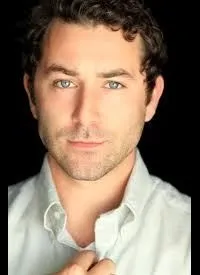 영화배우인 댄 파우의 대표 이미지