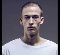 영화배우인 오스카르 디에키에르 기세의 대표 이미지