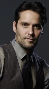 영화배우인 저스틴 리틀의 대표 이미지