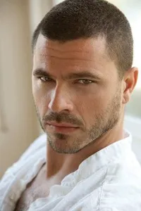 영화배우인 크리스토스 바실로포울로스의 대표 이미지