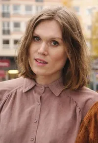 시나리오작가인 야나 브링뢰브 엑스퐁의 대표 이미지