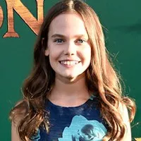 영화배우인 우나 로렌스의 대표 이미지