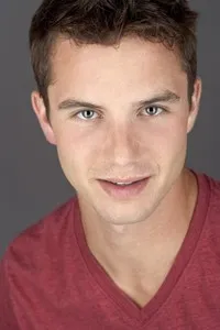 영화배우인 윌 브리테인의 대표 이미지