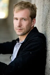 영화배우인 도미닉 콘티의 대표 이미지