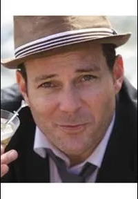 영화배우인 데이브 벌리의 대표 이미지