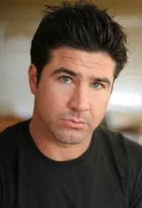 영화배우인 비니 쿠란의 대표 이미지