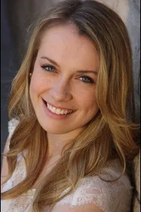 영화배우인 알렉스 해냇의 대표 이미지