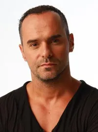 영화배우인 마이클 그레코의 대표 이미지