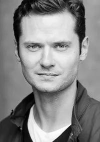 영화배우인 엘리엇 조던의 대표 이미지