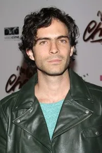 영화배우인 오스발도 베나비데스의 대표 이미지