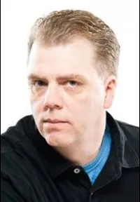 영화배우인 레이몬드 맘락의 대표 이미지