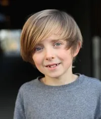 영화배우인 에이든 롱워스의 대표 이미지