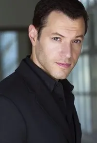 영화배우인 도브 미어의 대표 이미지