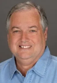 영화배우인 론 배스의 대표 이미지