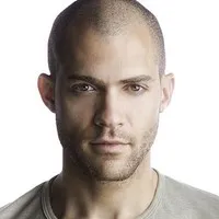 영화배우인 댄 J. 존슨의 대표 이미지