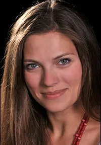 영화배우인 일로나 나기의 대표 이미지