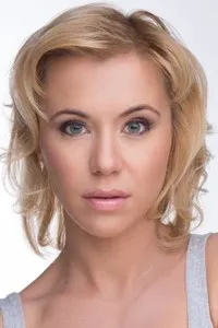 영화배우인 율리아 우브란코비치스의 대표 이미지