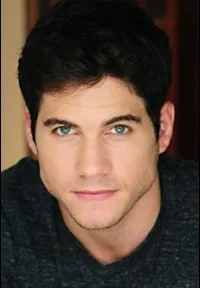 영화배우인 마이클 도네거의 대표 이미지