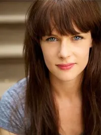 영화배우인 캐롤라이나 바착의 대표 이미지