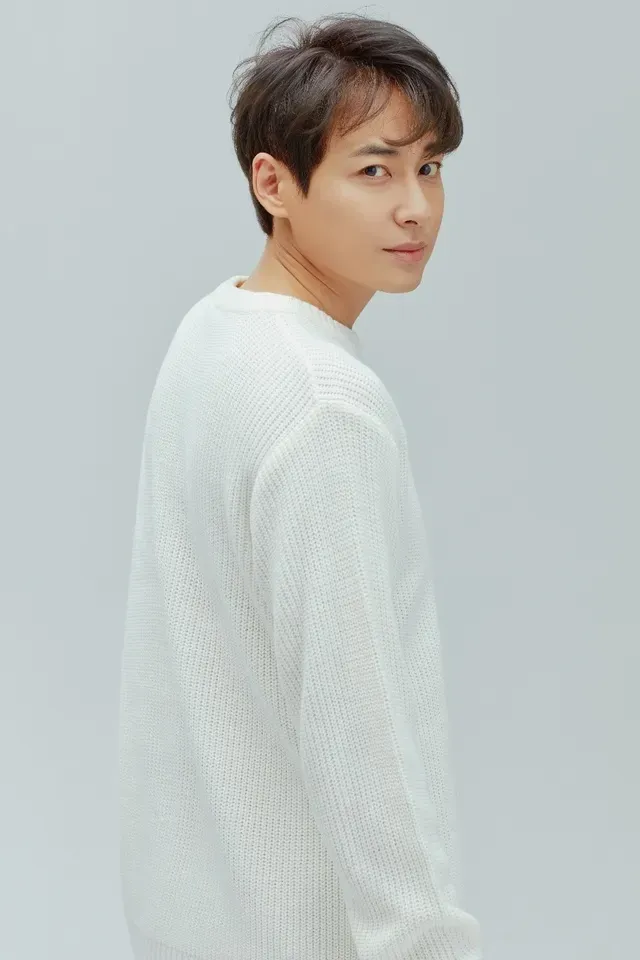 탤런트, 가수인 이지훈의 대표 이미지