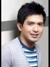 영화배우인 데니스 트릴로의 대표 이미지