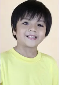 영화배우인 마크 저스틴 알바레즈의 대표 이미지