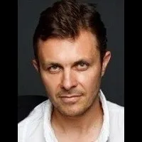 영화배우인 마렉 부코브스키의 대표 이미지