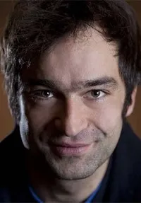 영화배우인 비잔 자마니의 대표 이미지