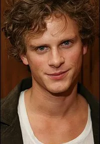 영화배우인 아담 팔슨의 대표 이미지