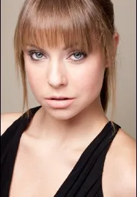 영화배우인 브리아나 피한의 대표 이미지